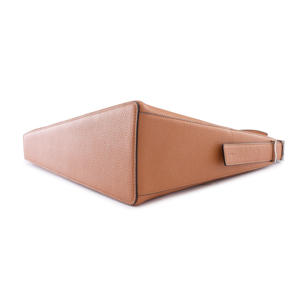 Interior cardholder detail of the Bag It Danny Flatiron clay pebble leather shoulder bag