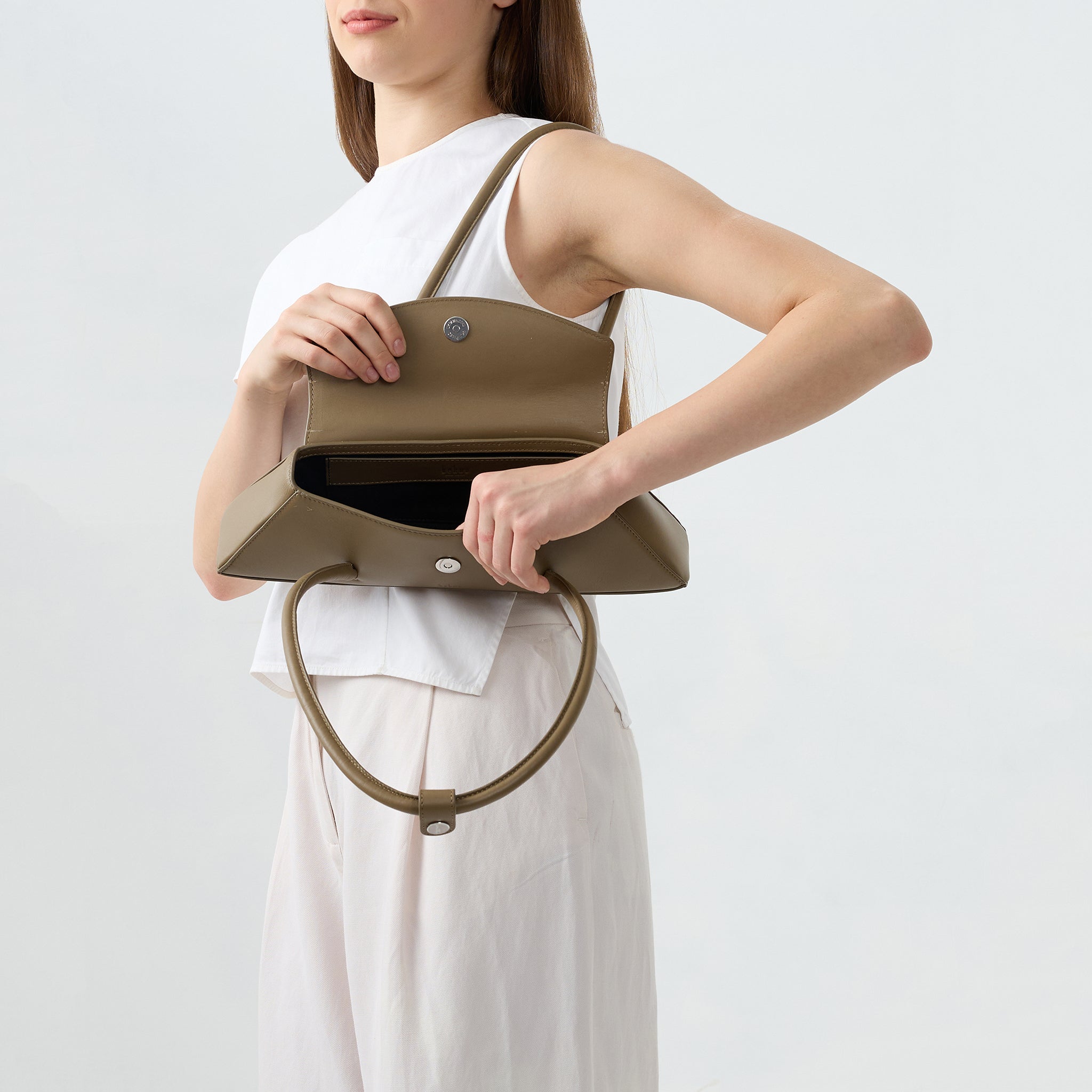 Bag It Diana palm green Nappa leather shoulder bag worn on the shoulder, alternate angle