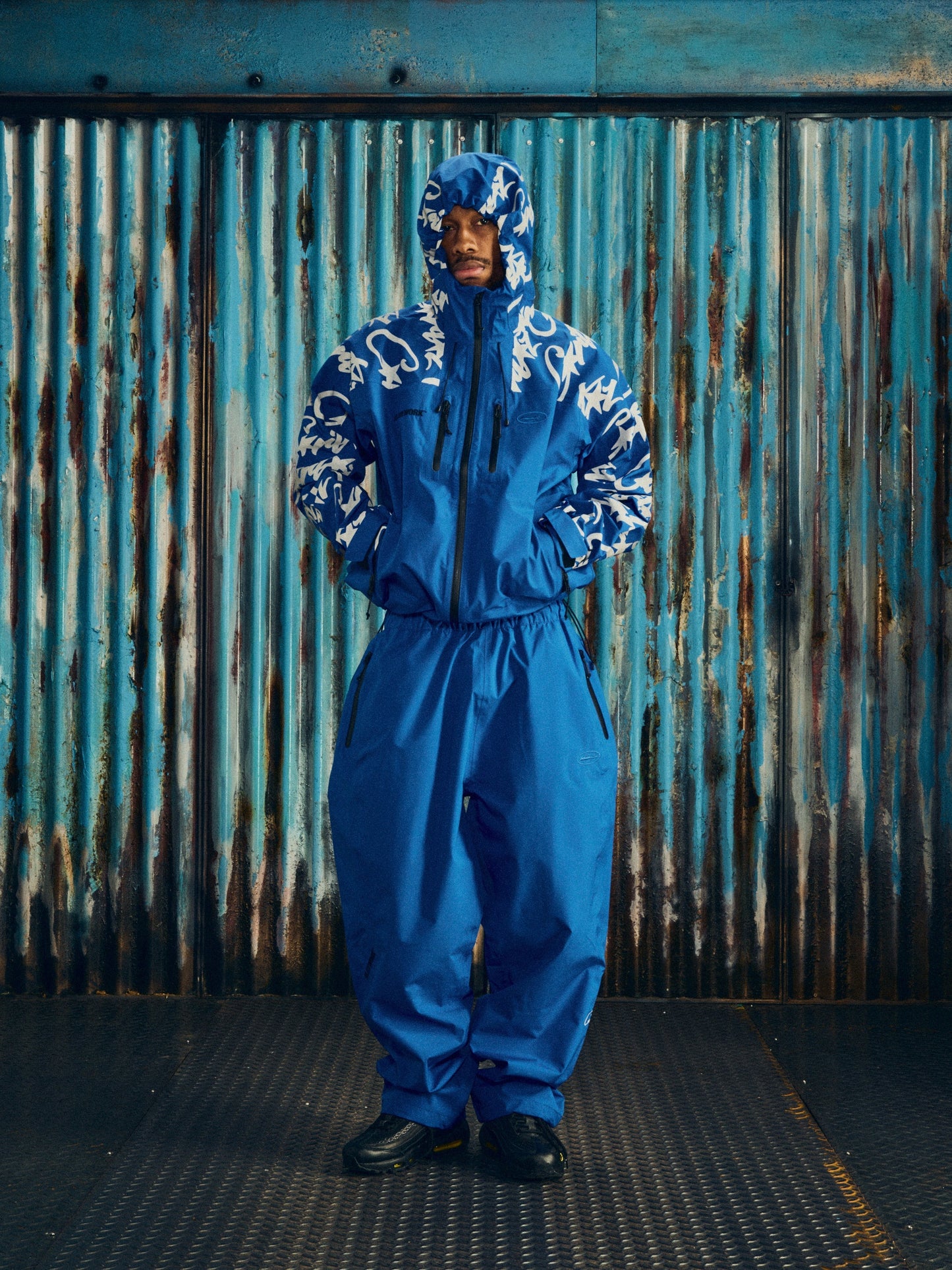 Corteiz Blue Nylon Elitework Waterproof Shell Jacket, close-up of waterproof zipper and taped seams