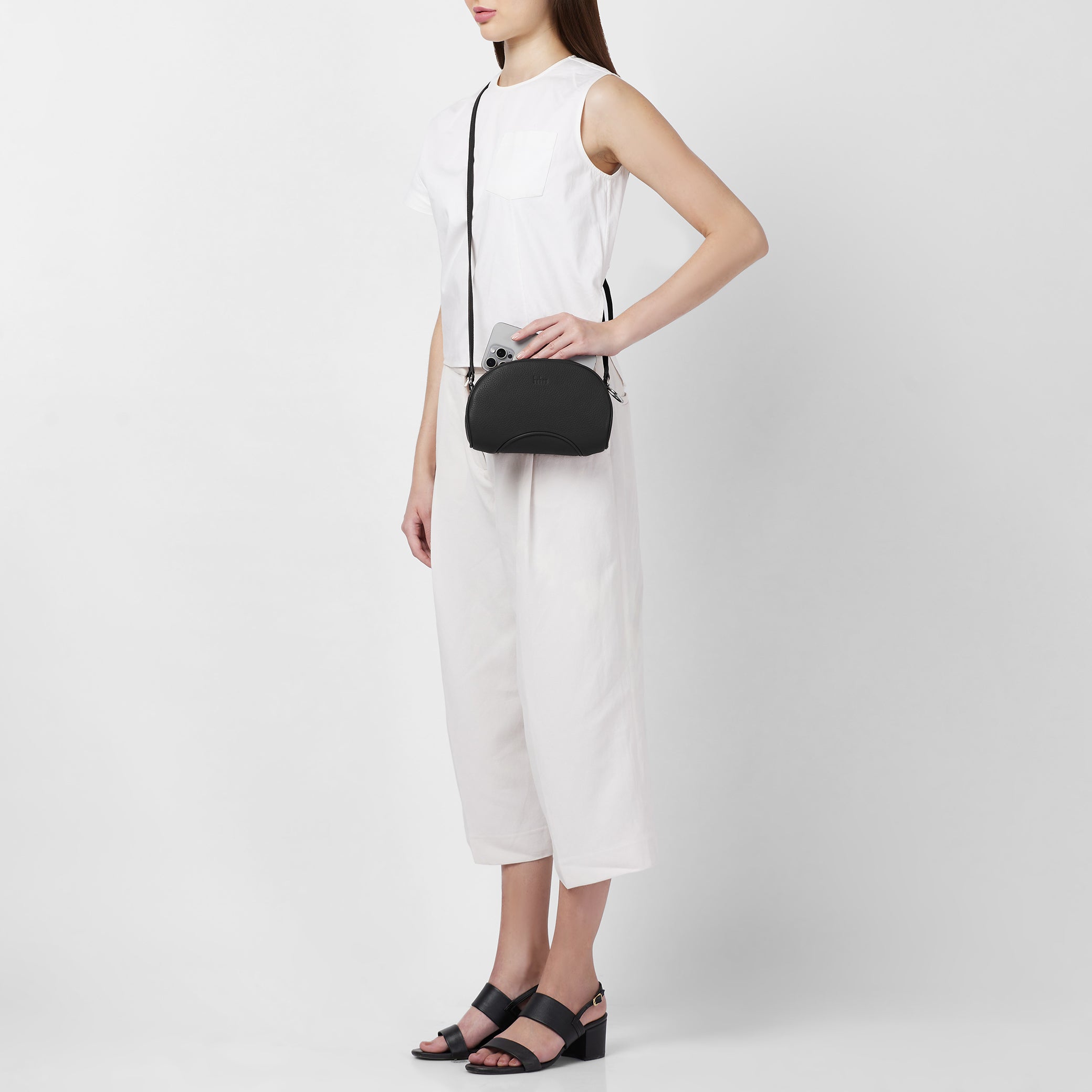 Bag It Elizabeth Pebbled Leather Crossbody Camera Bag – Black