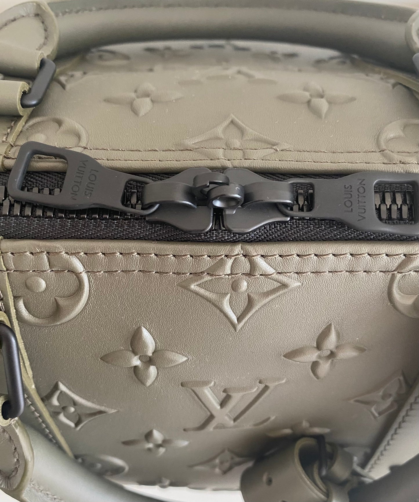 Louis Vuitton Keepall Bandoulière 50 M57963 Monogram Seal Leather Travel Bag