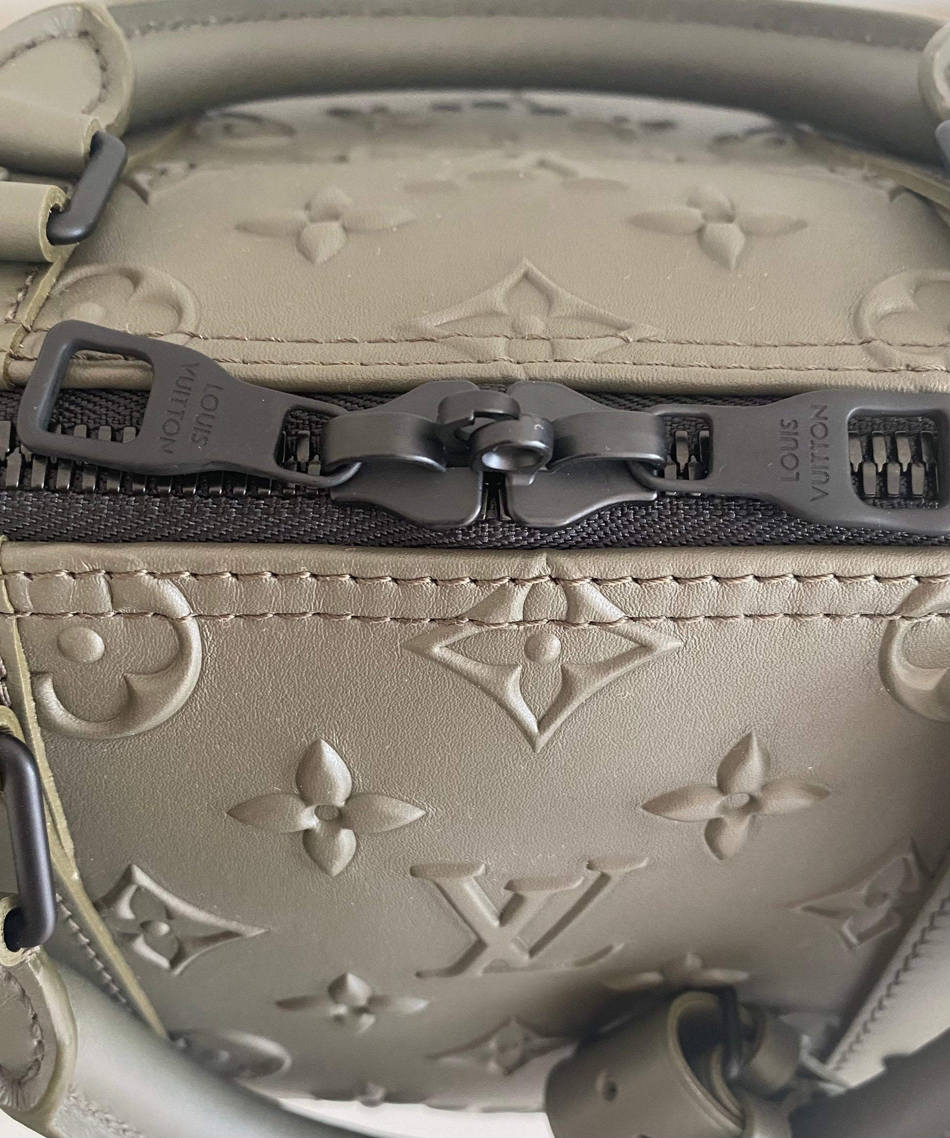 Louis Vuitton Keepall Bandoulière 50 M57963 Monogram Seal Leather Travel Bag