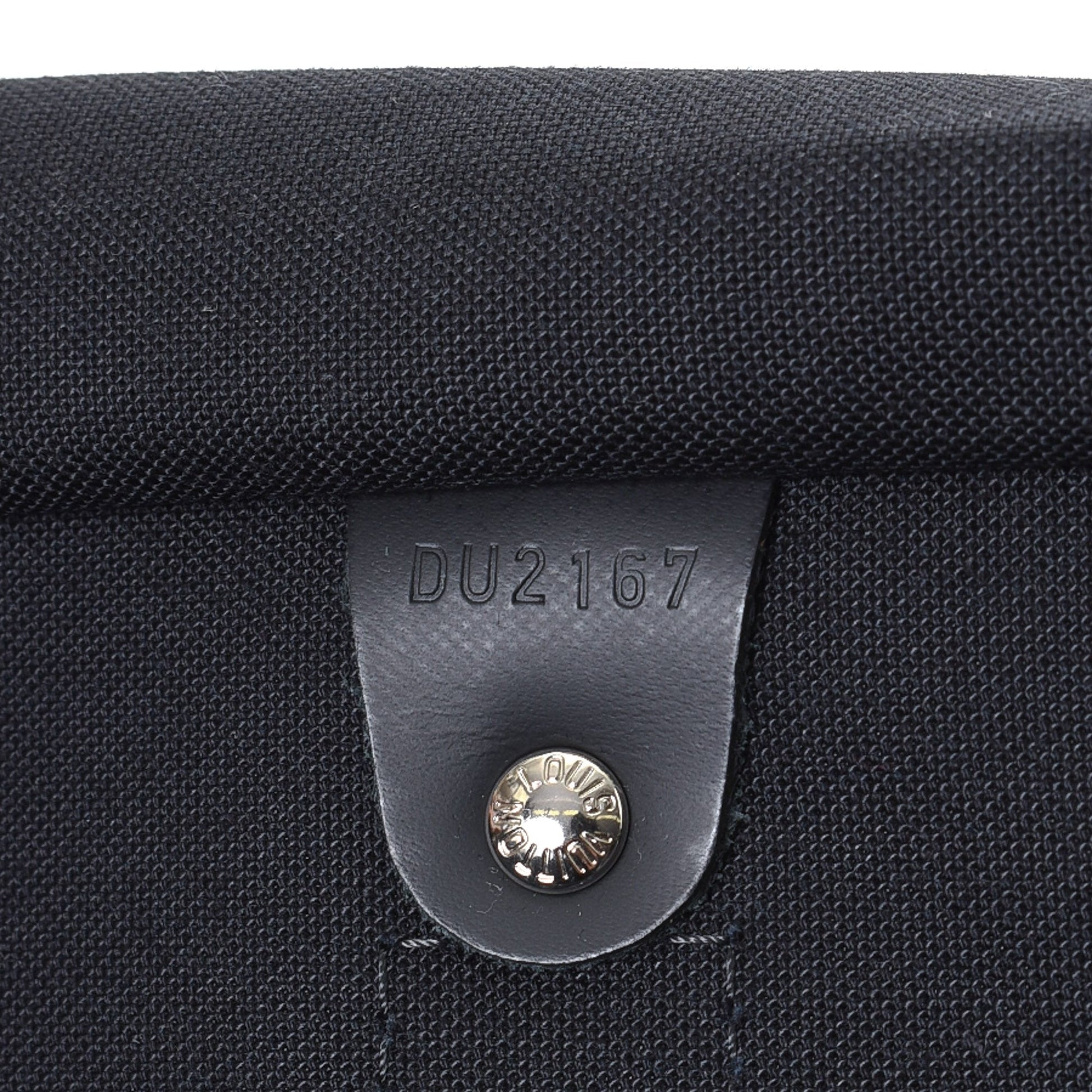 A view of the double rolled leather handles