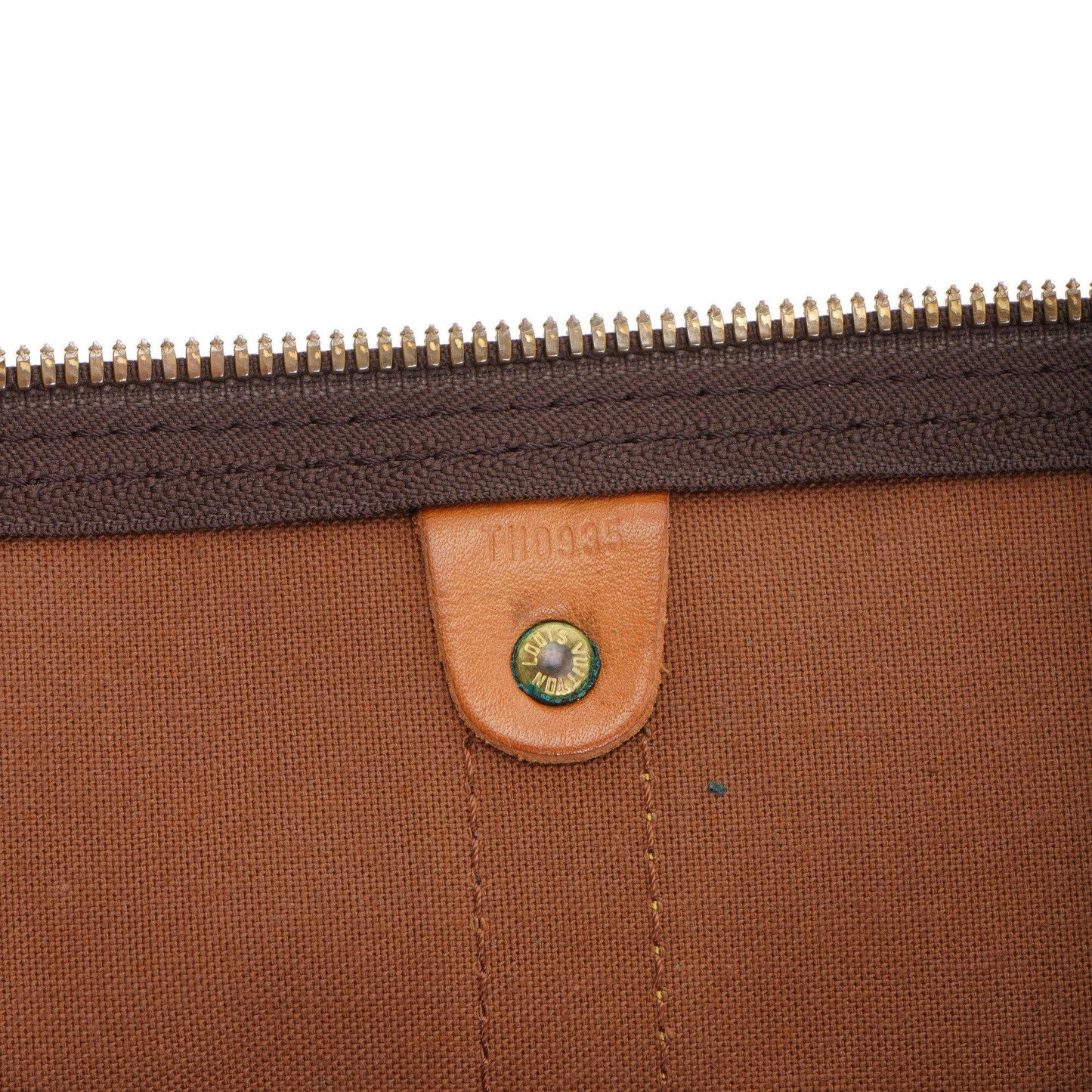 A detail of the zipper pull on the main compartment