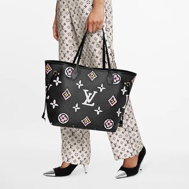 A view of the sturdy base of the Neverfull MM tote bag
