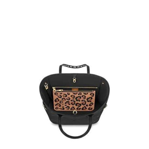 The removable pouch is shown inside the main bag