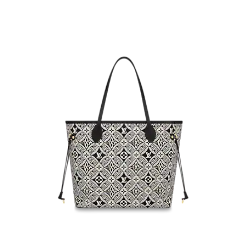 The bag carried over the shoulder, demonstrating its versatile style